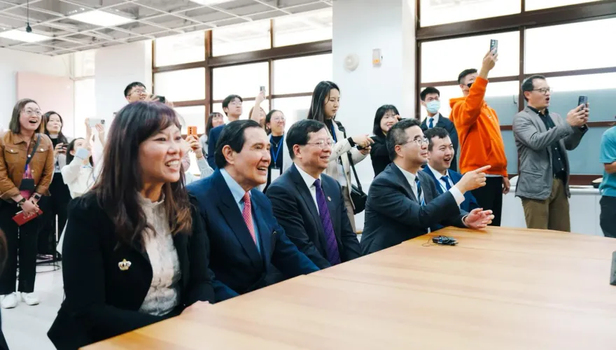 設宴接待陸7高校訪問團　馬英九：邀請同學們明年一起泳渡日月潭