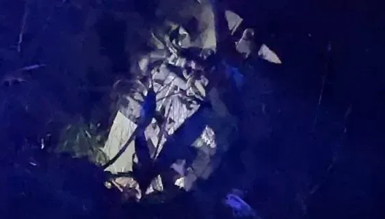 疲勞駕駛？愛國者飛彈裝備軍卡翻落邊坡　居民：路段很直很少車禍