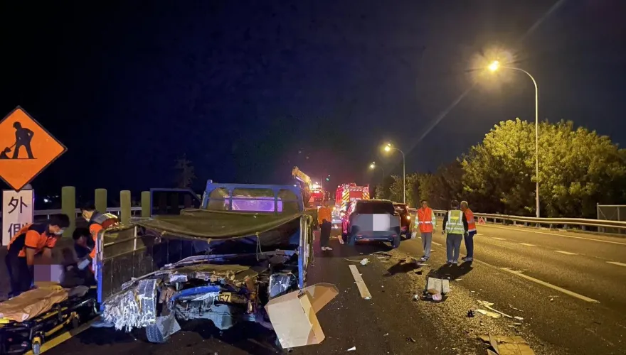 國3南下台南柳營段爆嚴重車禍！5車追撞3人送醫