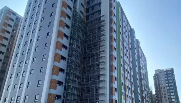 影/高雄社宅工安事故！天花板突塌　打石工遭「壓頸」昏迷