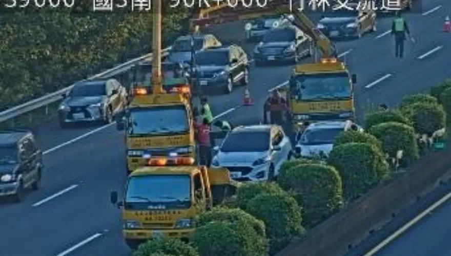 紫爆！國道3號竹林路段5車連環撞　回堵6KM