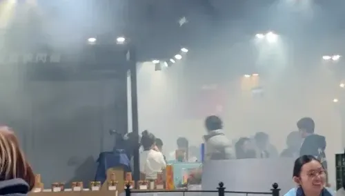 新竹巨城突發火警！現場白煙滾滾　疑鐵板燒店炊事不慎起火