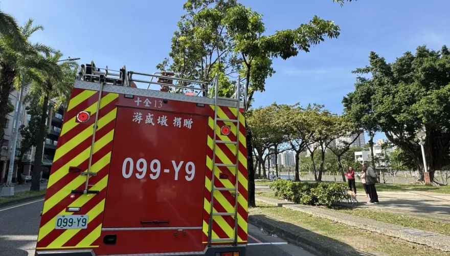 驚！高雄女子「愛河之心」墜河　水深只到膝蓋…已被救起