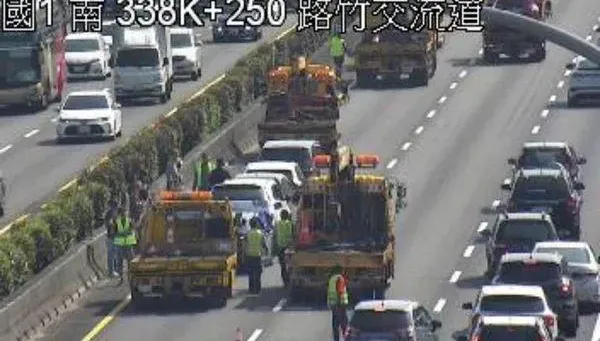 7車連撞！國一南下路竹段車禍　至少回堵7km