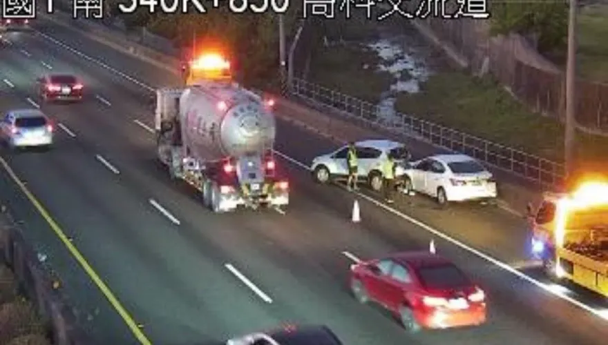國1高科段嚴重車禍！2車追撞釀2傷　紫爆回堵10公里