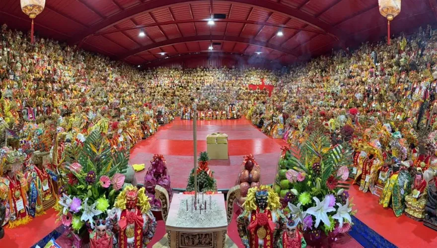 近2萬尊「神牆」壯觀！大甲鎮瀾宮清醮送王船　千萬別喊人姓名