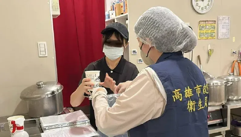 影/奶茶內驚見「店員名牌」　高雄衛生局稽查開罰