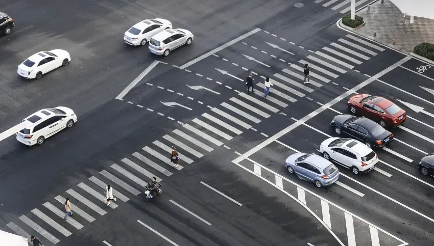 交長現身路口稽查！不管有無行人　汽機車未停讓罰1200元