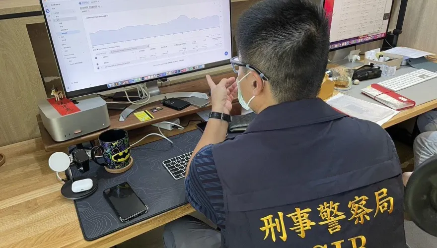 教看盜版片侵權逾6億！　電腦王阿達、瘋先生被抓了
