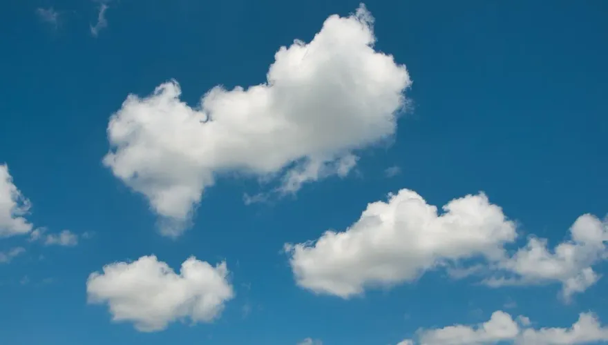 英國上空突現神秘雲朵形狀如幽浮　英氣象局：是莢狀雲