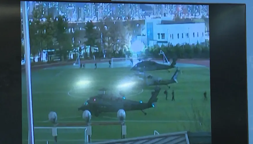 影/近3百名南韓戒嚴軍搭直升機翻牆　攜槍破窗進入國會畫面曝