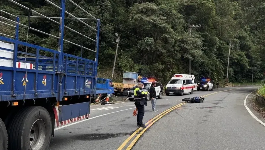 重大車禍！北宜公路重機自摔撞貨車　19歲騎士傷重不治