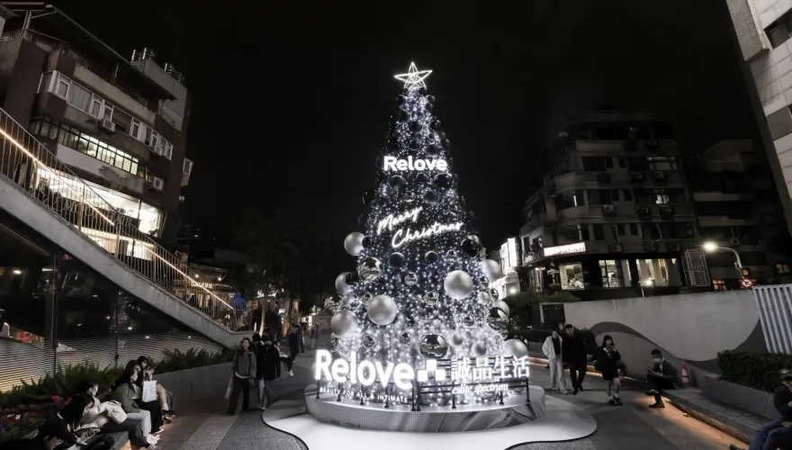 告別紅綠！Relove聖誕樹現身中山站　網激推：黑色美學真的愛了