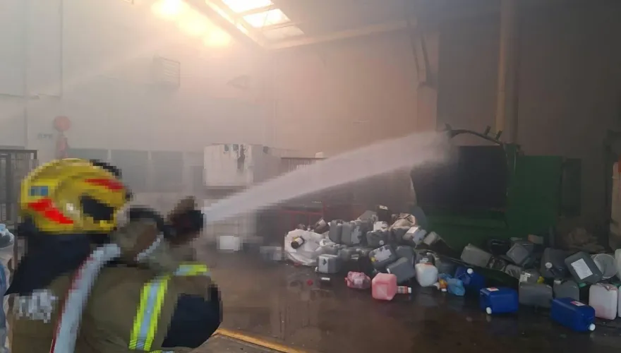 影/台南驚傳工廠破碎機「作業不慎」爆炸！　4傷送醫