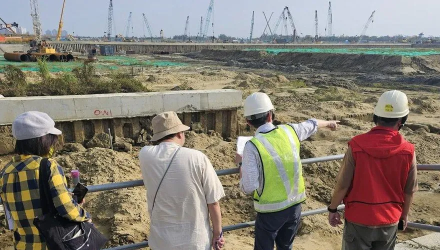 嘉義科學園區出事了！台積電工地吊車撞翻鷹架倒塌