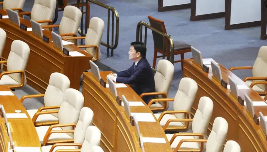 彈劾案執政黨「唯一未退席」安哲秀　昔關鍵少數退選成全尹錫悅