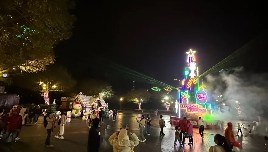 全台遊樂園最大聖誕樹在六福村！彷彿置身北歐「極光城」