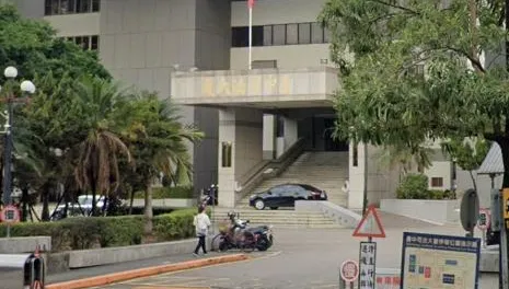 老員工堆高機牙叉上卸貨摔落慘死　雇主遭判刑