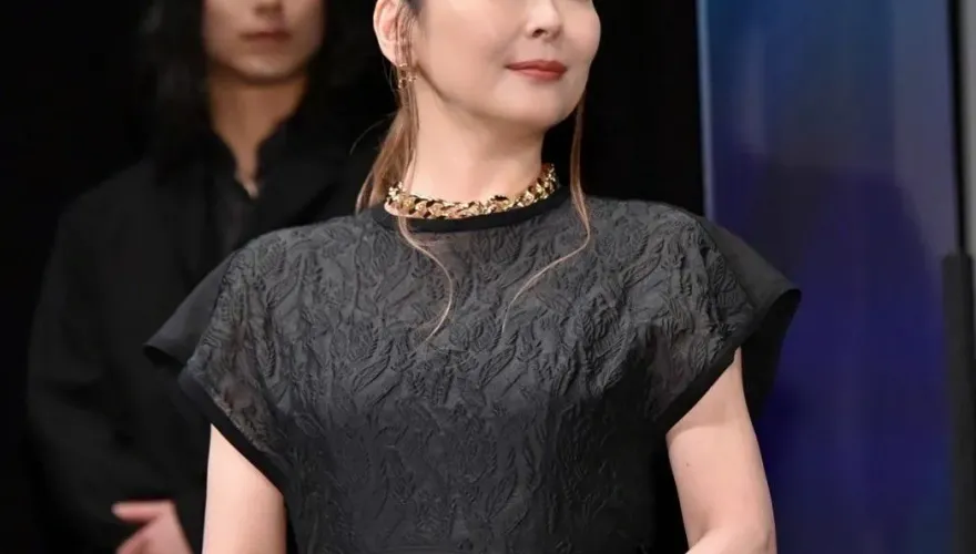 妹妹急找墓地！中山美穗已逝3月「骨灰仍放家中」　傳與母斷絕關係