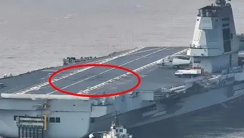 陸「福建艦」完成第5次海試　甲板「輪胎印」疑練觸艦復飛