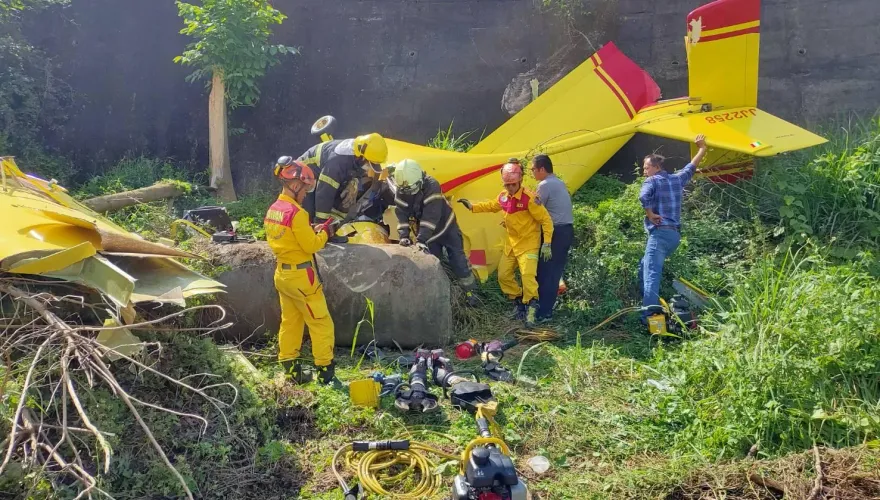 影/屏東輕航機迫降河床！54歲女頭破骨折、52歲男外傷