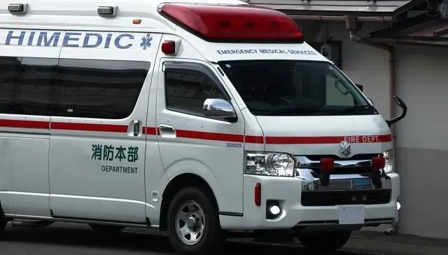 日觀光巴士山路翻覆11人輕傷送醫　疑路面積雪打滑