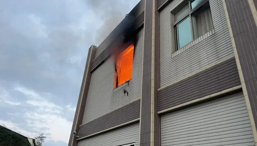秀水住家火警！老婦返家見屋子失火　兒子2樓跳下驚險逃生