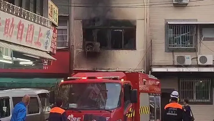 影/高雄楠梓透天厝猛烈火警！自助餐闆娘衝火場「拖救屋主」