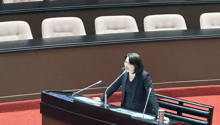 行政院指財劃法三讀總預算要重編　王鴻薇嗆發言人說謊下台