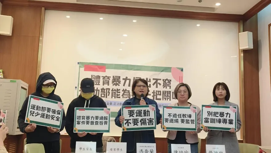 影/洗馬桶水管塞學生嘴中灌水！南英商工遭爆教練霸凌學生
