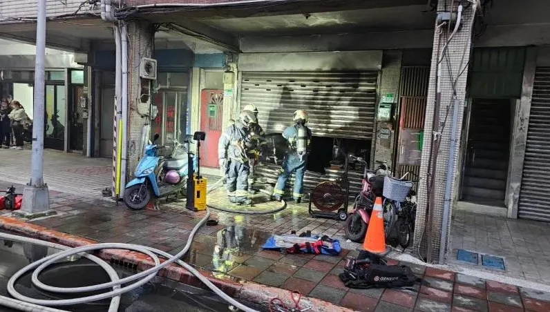 台北市萬華公寓1樓突起火　2男嗆傷送醫