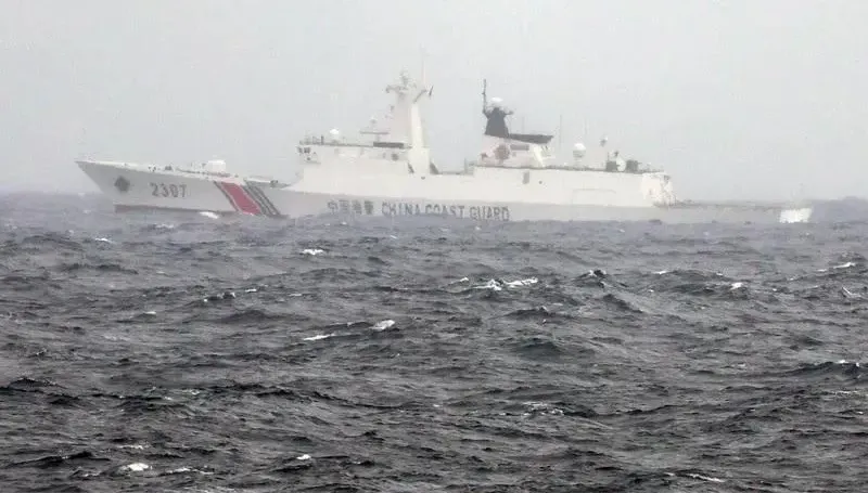 大陸海警4船通過東部海域　海巡艦併航監控最近僅距1浬