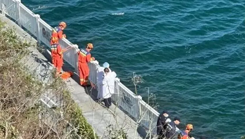 想拍美照…28歲女遊客海濱棧道墜海　深圳警：已撈到遺體