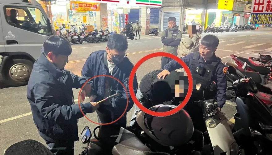 影/三重89猴載妹兜風  不爽遭按喇叭提醒起步　竟持刀砍運將