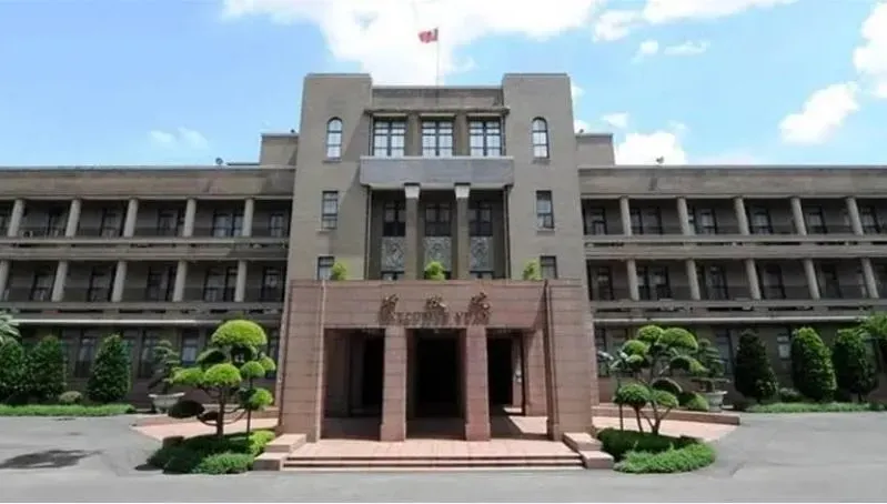 霸凌女王嗆喪父同仁快燒一燒　人事總處：屬實、依法議處