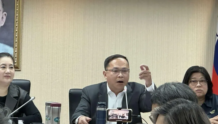 被王義川嗆中國人　黃揚明揭身世：監督執政黨就被抹紅？