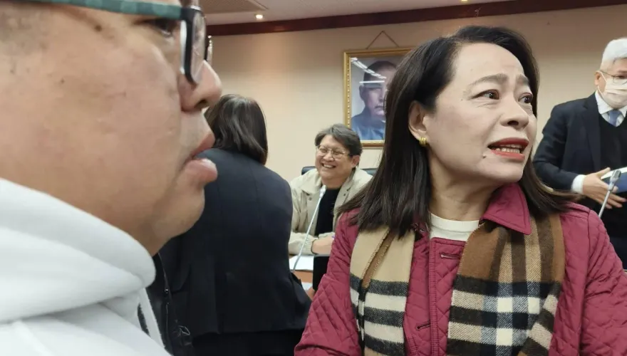 影/藍綠又爆衝突！徐欣瑩缺席召委請人代理　綠轟周一戒嚴周三政變