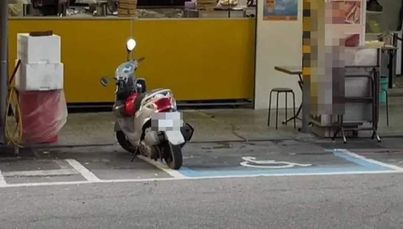 機車每天停「身障車格」！他狂檢舉10天怒：看誰先投降