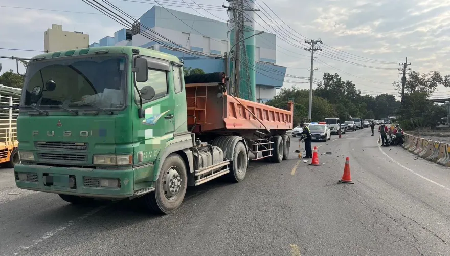 影/高雄18歲男大生騎車「輪胎幾無胎紋」　打滑遭聯結車輾斃