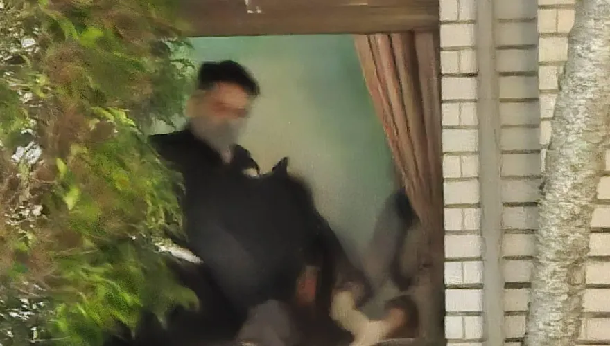 綠營夜襲打破側門玻璃闖議場占主席台　與留守藍委爆衝突