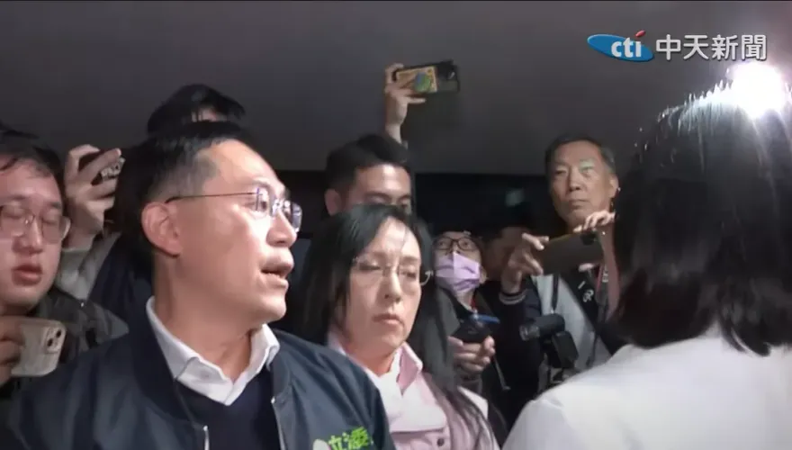 影/陳玉珍、陳瑩爆扭打！她宣稱手受傷　叫來救護車送醫