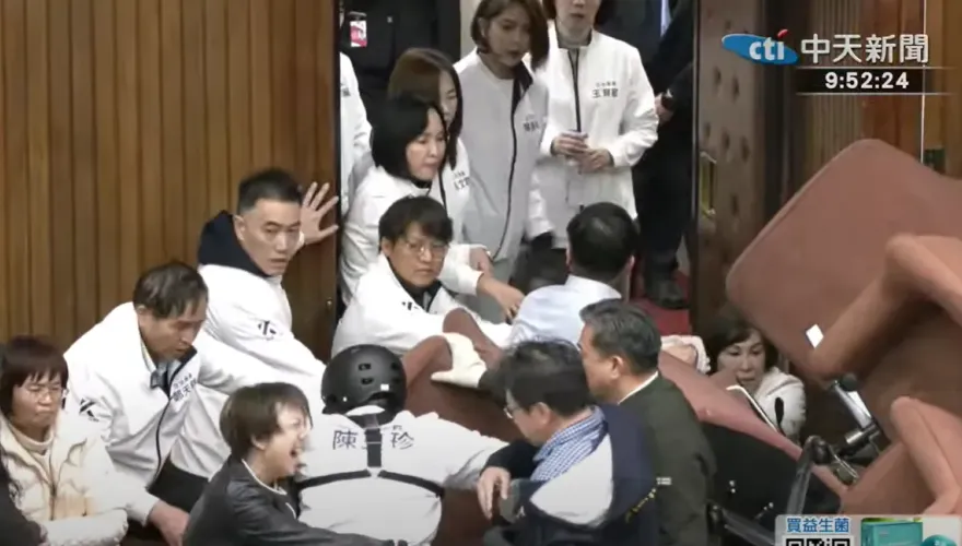 讚國民黨立委敢戰敢衝奪回主席台　陳學聖：歷史的轉捩點