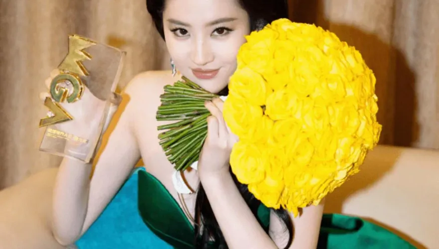 影/劉亦菲喊想去哈爾濱！冬日限定「冰封黃玫瑰」火上熱搜