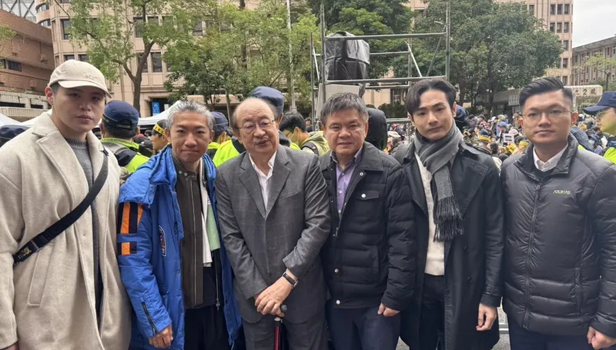 柯建銘發文喊話青鳥：台灣民主走向死亡　人民還不憤怒嗎？