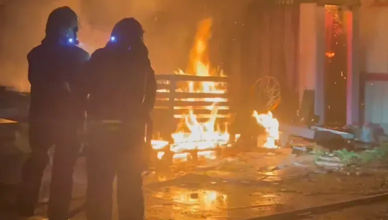 爆炸聲超嚇人！宜蘭民宅晚間嚴重惡火　5人送醫包括1孩童