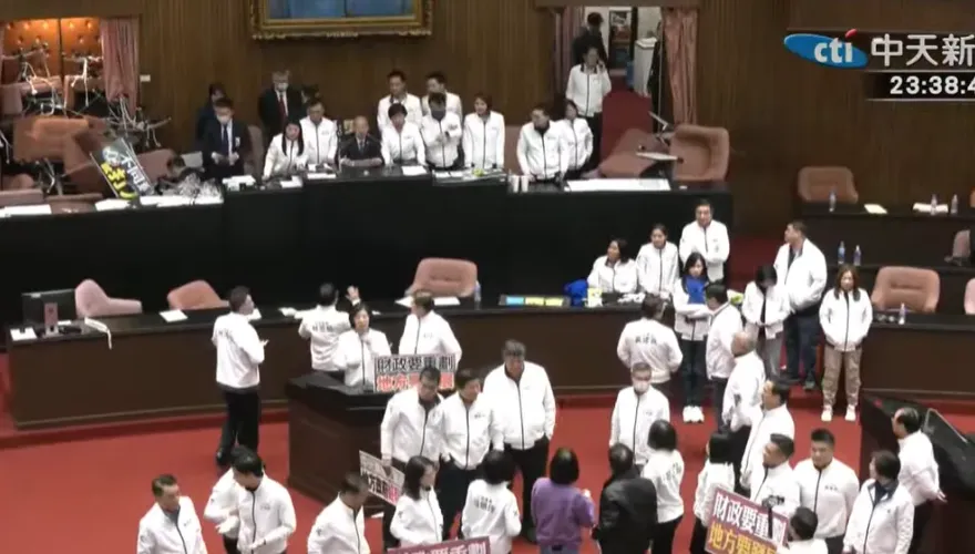 綠轟財劃法毀國　政客爽揪貓膩：補貼都在只是油水變少了