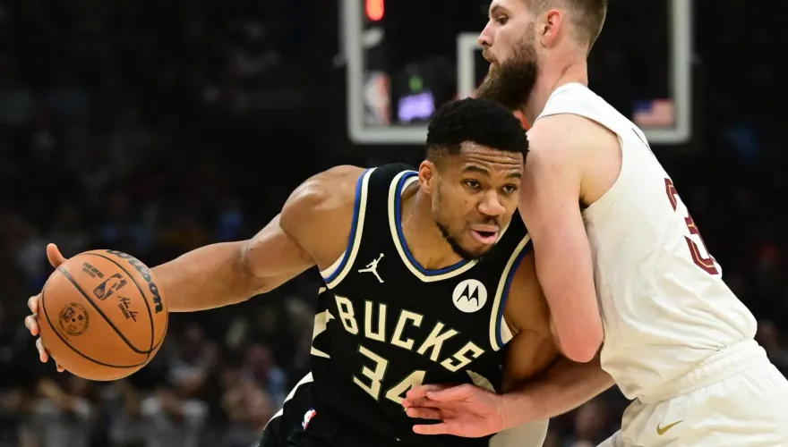 影/不是NBA盃就不行了！字母哥33分14籃板孤掌難鳴
