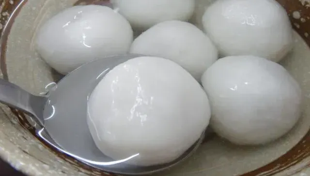 元宵與湯圓不一樣！食藥署曝「口感、保存」大不同：適量吃