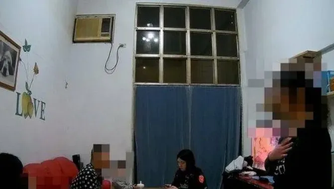 粗心媽忘帶鑰匙！幼童遭反鎖　哭鬧驚動警方救援