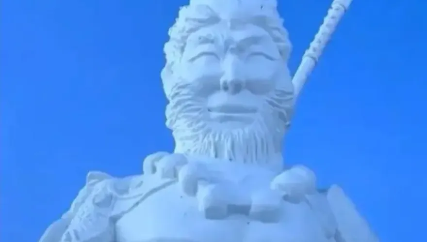 佳木斯「黑悟空」雪雕「蘋果肌」被嫌醜…連日整修現況曝